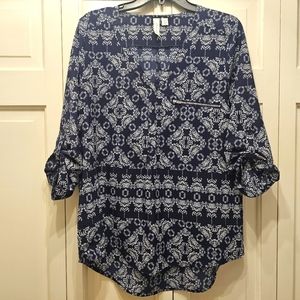 Tacera Women's Blue and White printed 3/4 sleeve blouse Sz M